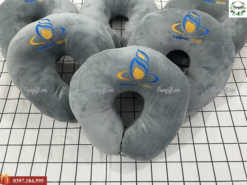 Thêu gối kê cổ số lượng lớn