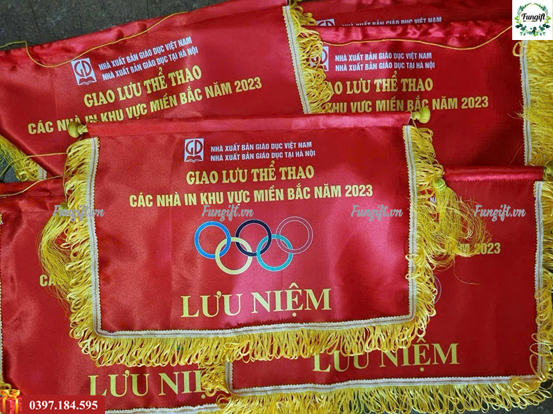 Chuyên cờ lưu niệm giá rẻ