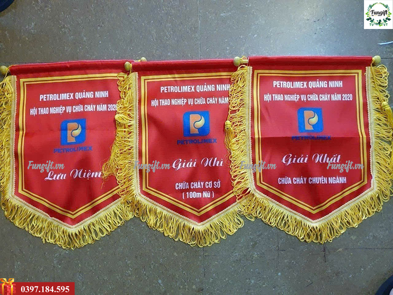 Cờ lưu niệm giải đấu