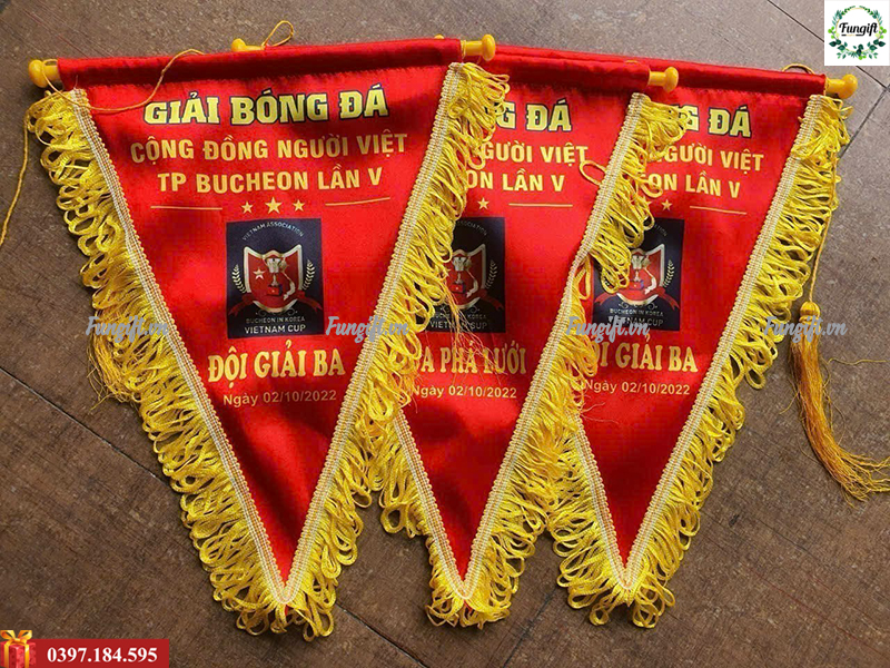 Cờ lưu niệm tam giác