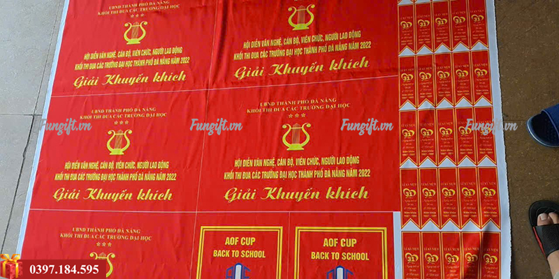 In cờ lưu niệm