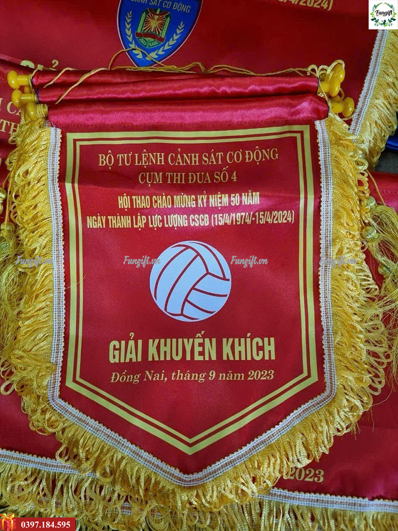 Làm cờ lưu niệm