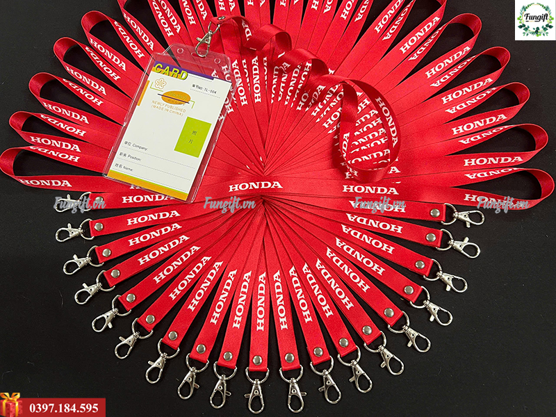 In logo lên dây đeo thẻ