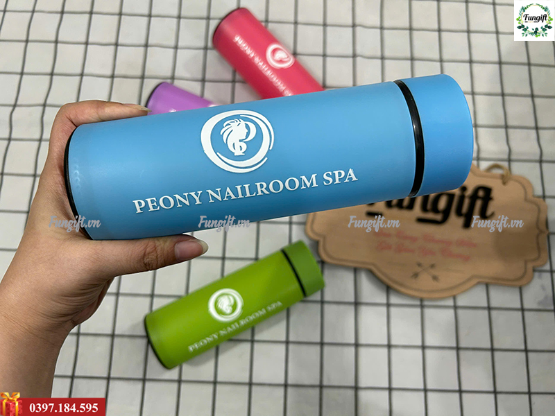 Quà tặng khách hàng bình nước in logo