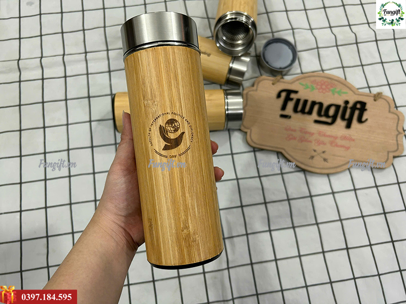 Xưởng khắc bình tre giá rẻ