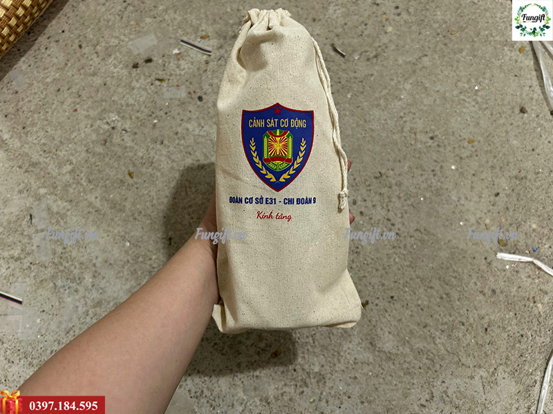 Bình thủy tinh 500ml kèm túi vải in logo theo yêu cầu