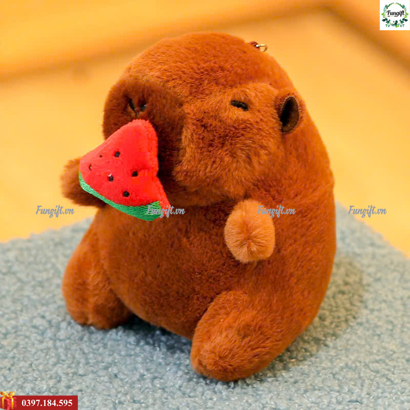 Capybara ăn dưa hấu