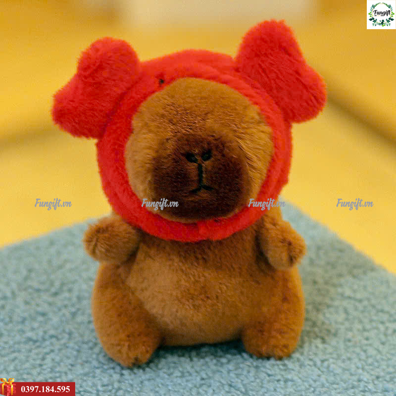 Capybara đội mũ len trái tim