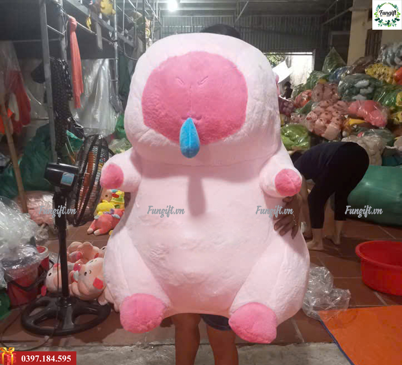 Gấu capybara hồng rút mũi