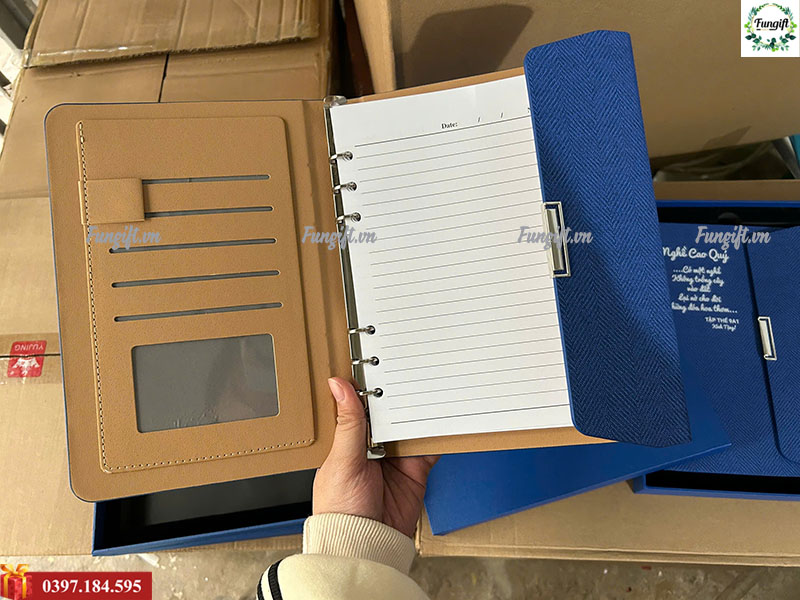 Set sổ tay và bút khắc chữ làm quà tặng thầy cô