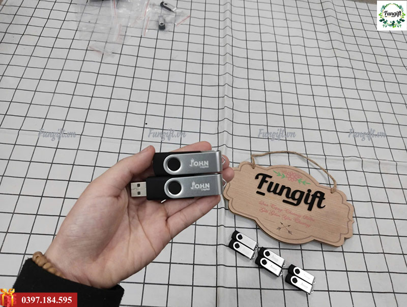 Usb quà tặng in logo làm quà tặng quảng cáo