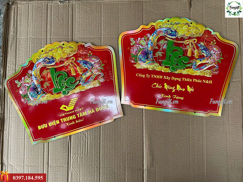 In chữ lên bìa treo lịch
