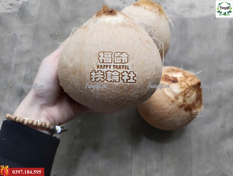 Dừa xiêm khắc hình theo yêu cầu