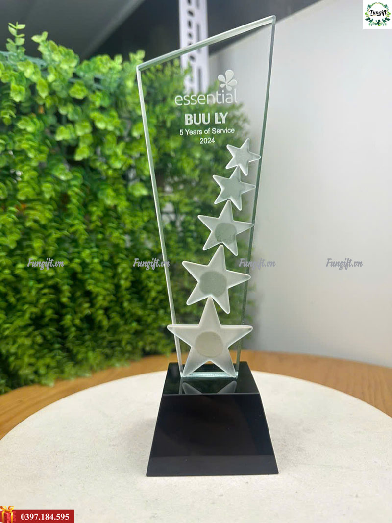 Báo giá in cúp pha lê