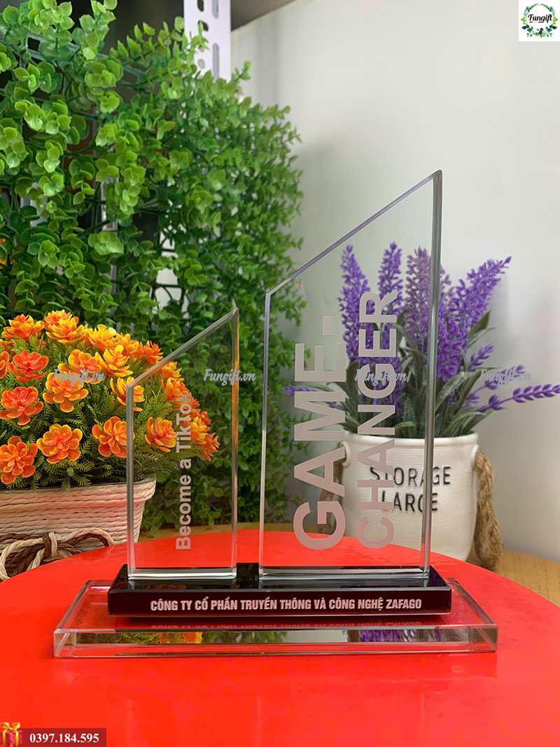 Cơ sở in cúp pha lê giá rẻ