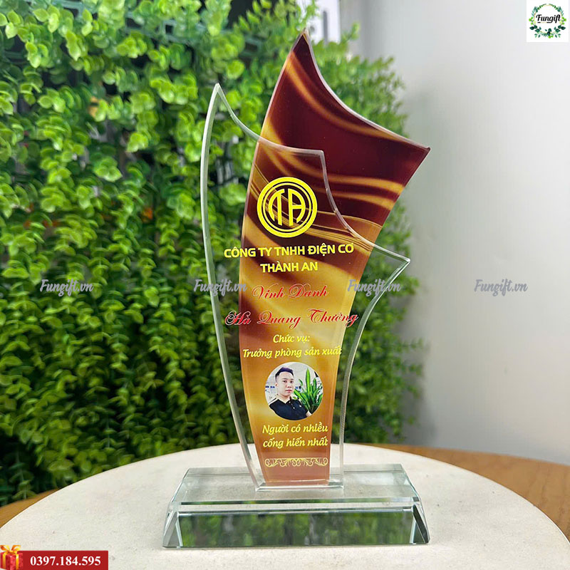 Gia công in cúp vinh danh