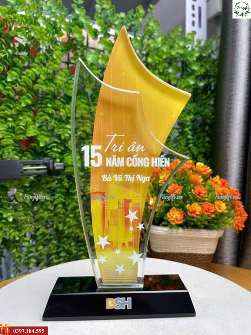 In cúp pha lê theo yêu cầu