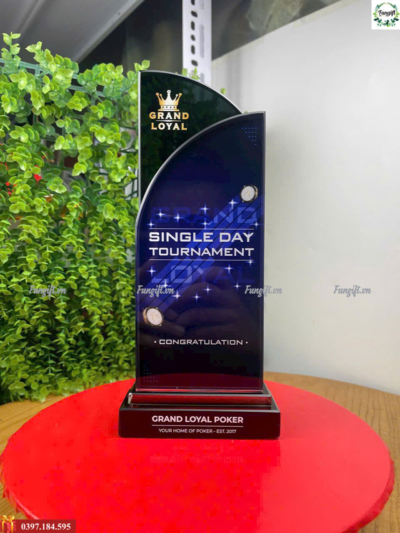 Mẫu cúp giải thưởng tại xưởng