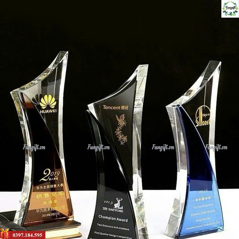 Nhận làm cúp giải thưởng số lượng ít