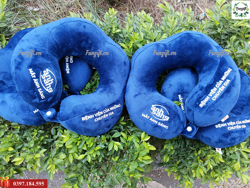 Gối tựa cổ cao su non in logo