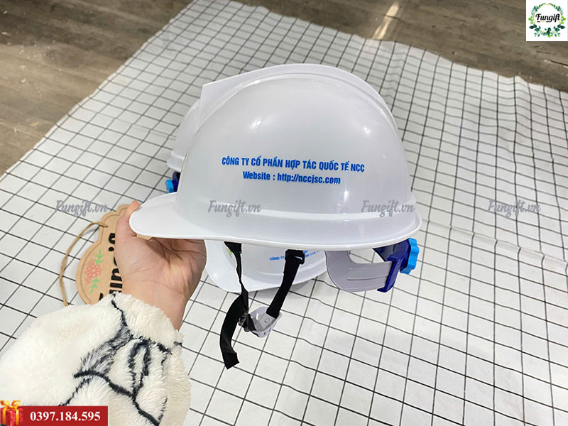 In logo lên nón bảo hộ lao động