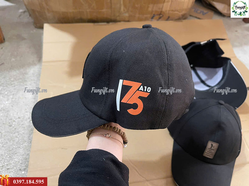 In mũ lưỡi trai tại Hà Nội