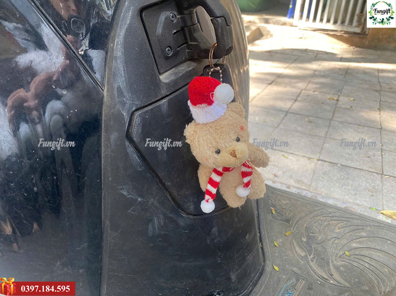 Móc khoá noel gấu đội mũ khăn len đỏ