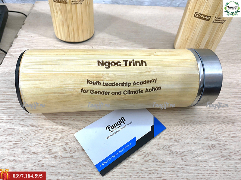 Khắc tên, khắc logo lên bình giữ nhiệt tre