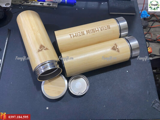 Bình giữ nhiệt vỏ tre khắc tên, khắc logo bằng laser