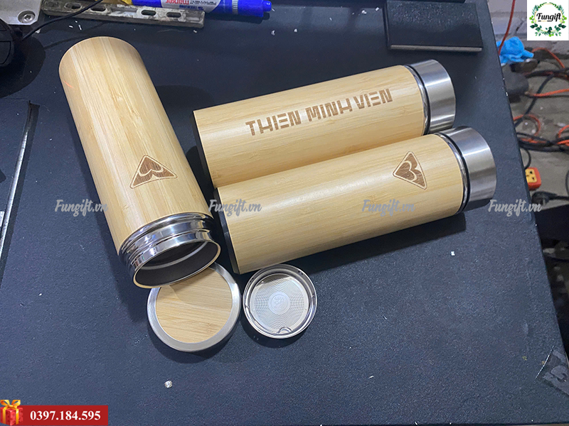 Bình giữ nhiệt vỏ tre khắc tên, khắc logo bằng laser