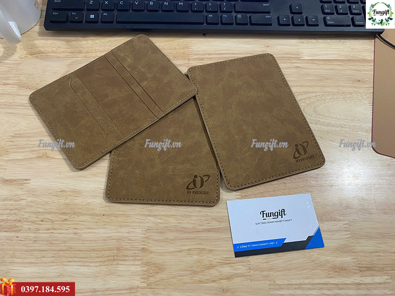 Ví đựng passport dập logo