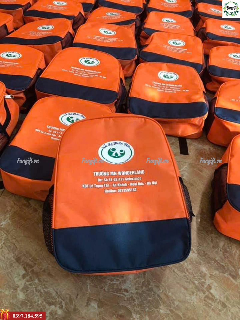Dịch vị in logo lên túi xách balo
