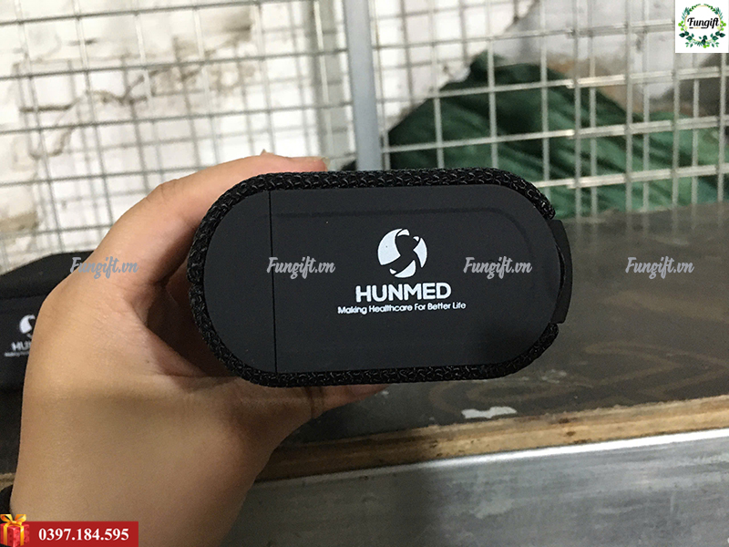 Gia công in logo lên loa bluetooth