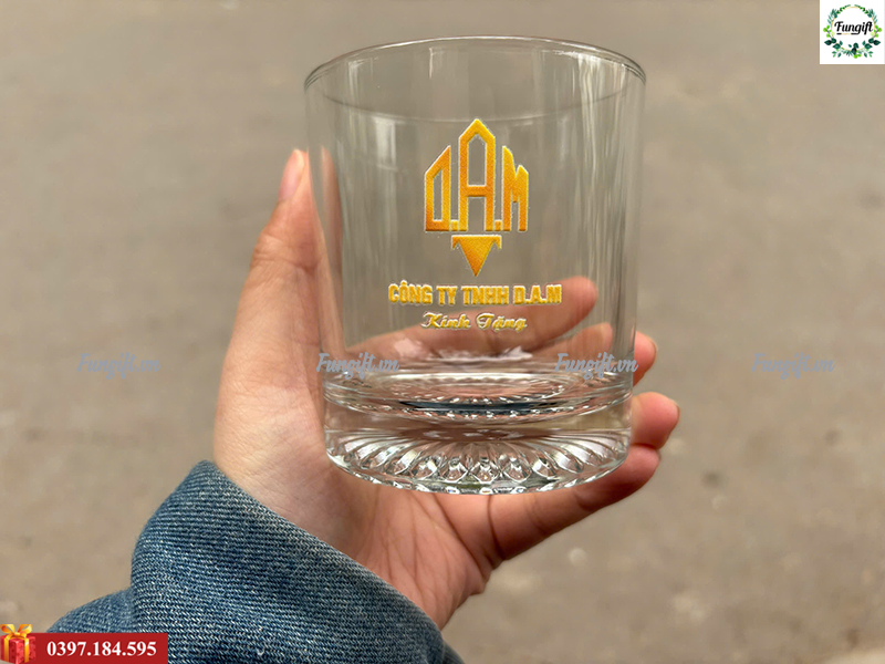 In logo lên cốc thủy tinh giá rẻ