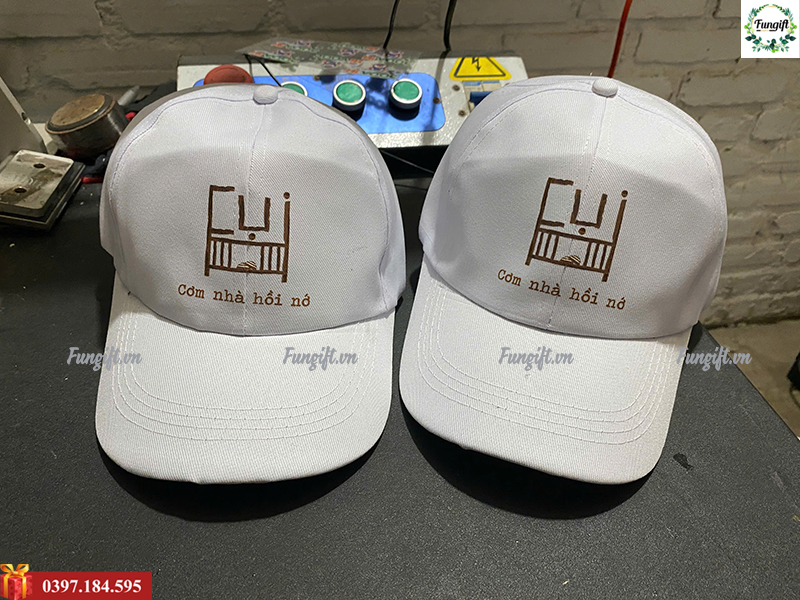 In logo lên mũ lưỡi trai cho quán ăn