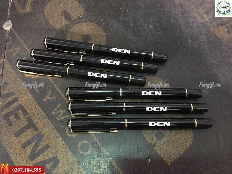 Khắc logo lên bút ký