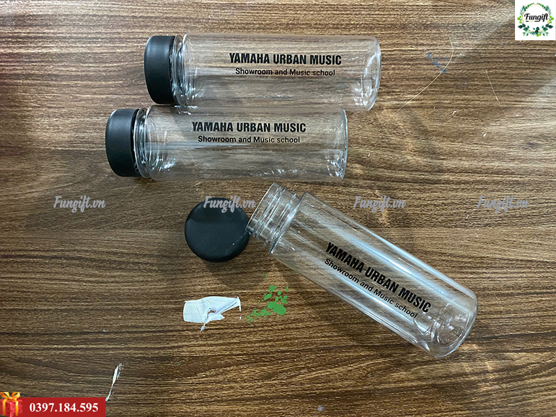 Quà tặng sự kiện bình nước in logo