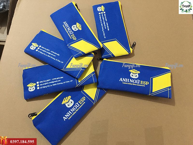 Quà tặng túi bút vải in chữ