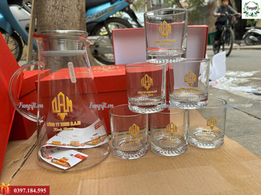 Set bình thủy tinh và cốc in tên
