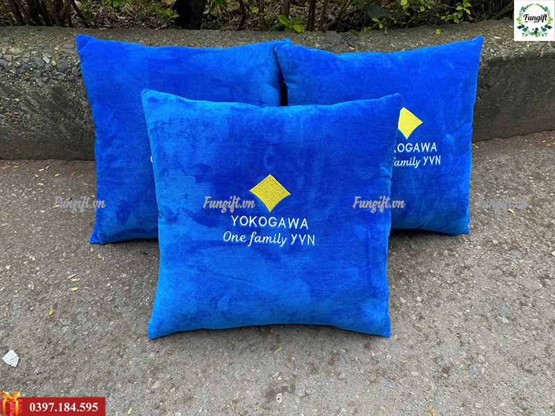 Set gối thêu logo công ty