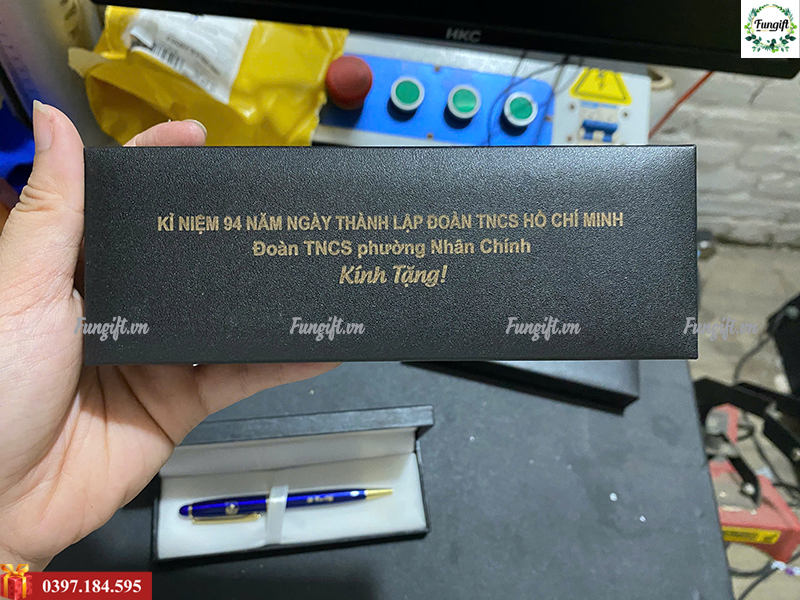 Bút kim loại cao cấp khắc logo