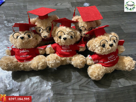 Gấu bông tốt nghiệp mặc áo cử nhân in logo