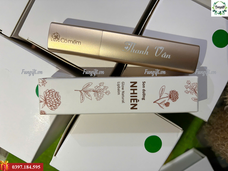 Khắc tên lên son ở Hà Nội