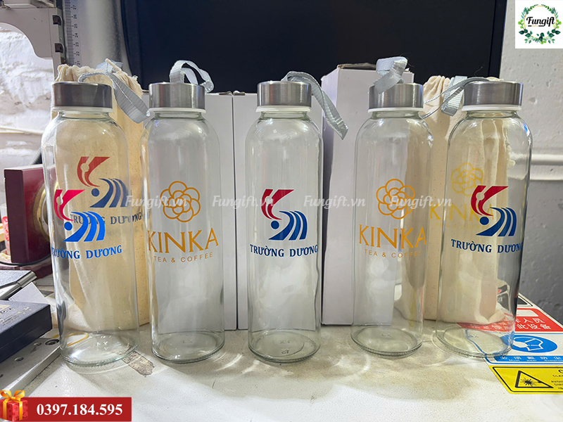 Bình thuỷ tinh in logo kèm túi đựng