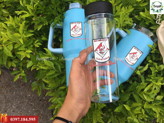 Quà tặng khách hàng ly giữ nhiệt và bình nhựa in logo
