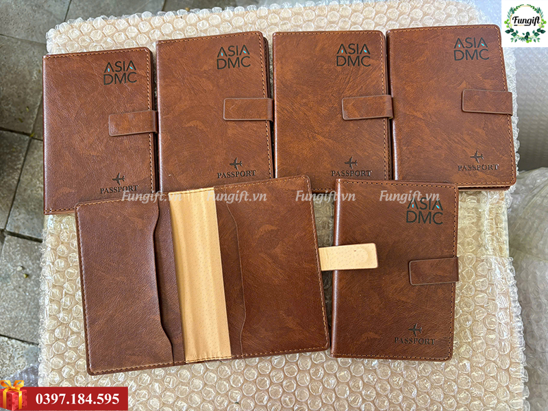 Quà tặng ví passport in logo