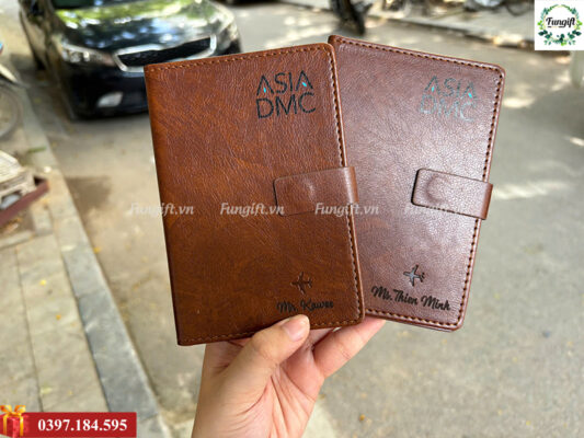Ví da đựng passport khắc tên