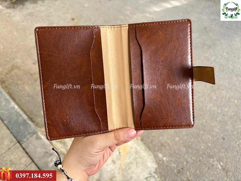 Ví đựng passport in logo làm quà tặng doanh nghiệp