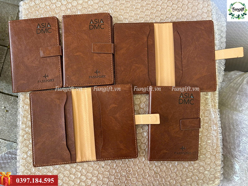 Ví passport in logo làm quà tặng