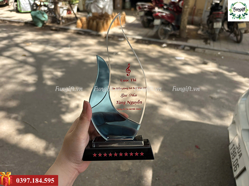Cúp pha lê in vinh danh cá nhân